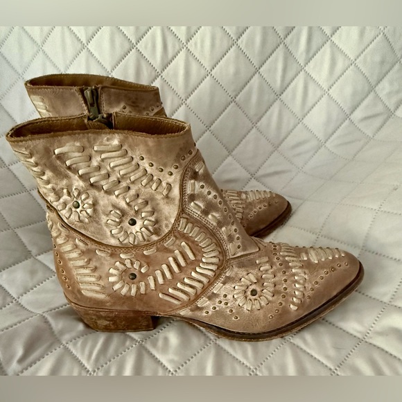 Shoes - Matisse Tan Embroidered Ankle Boots